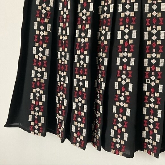 Ann Taylor beautiful Embroidered Pleated A Line Skirt - Picture 4 of 7